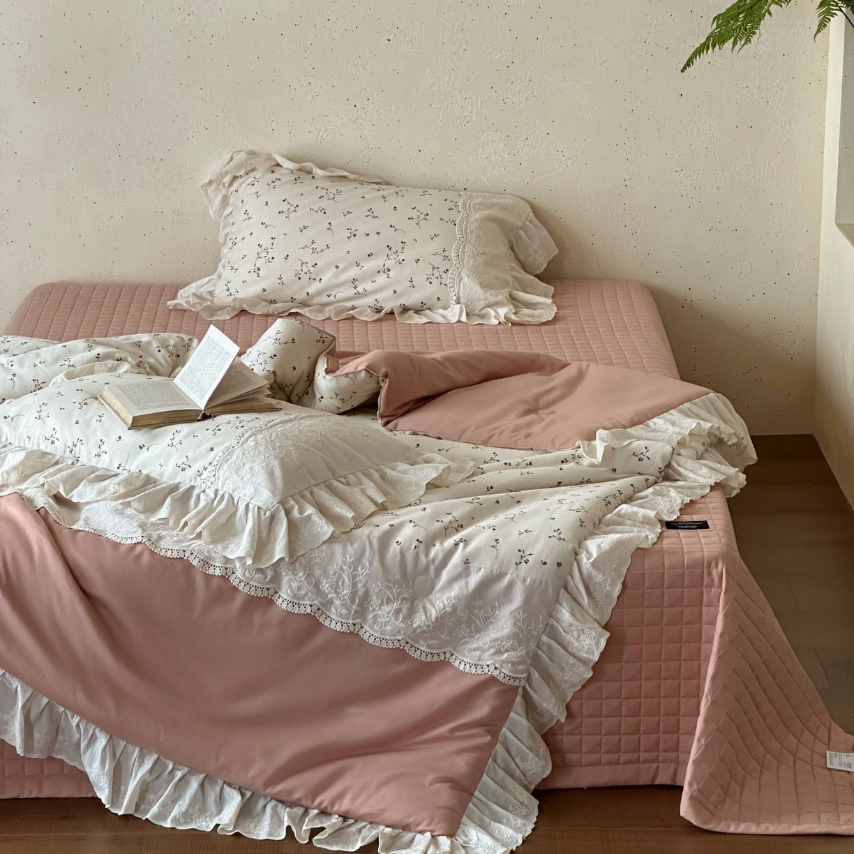 91家纺网 家纺一手货源 找家纺 觅糖家纺 2026新款亚麻夏被绗缝四件套 踏雪寻梅
