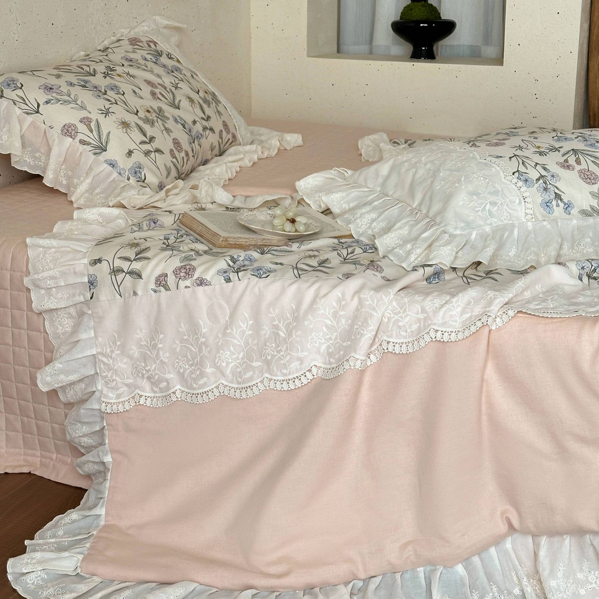 91家纺网 家纺一手货源 找家纺 觅糖家纺 2026新款亚麻夏被绗缝四件套 枕畔花梦