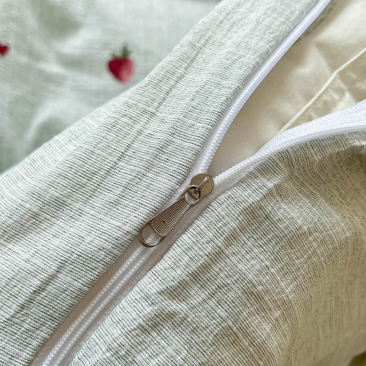 91家纺网 家纺一手货源 找家纺 蓝极人 2026新款色织水洗麻印花四件套 草莓绿