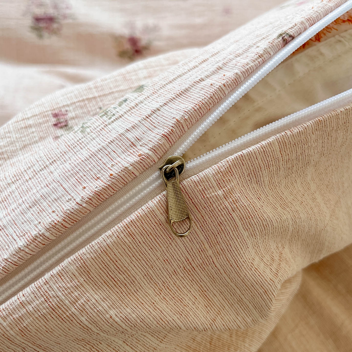 91家纺网 家纺一手货源 找家纺 蓝极人 2026新款色织水洗麻印花四件套 春天黄