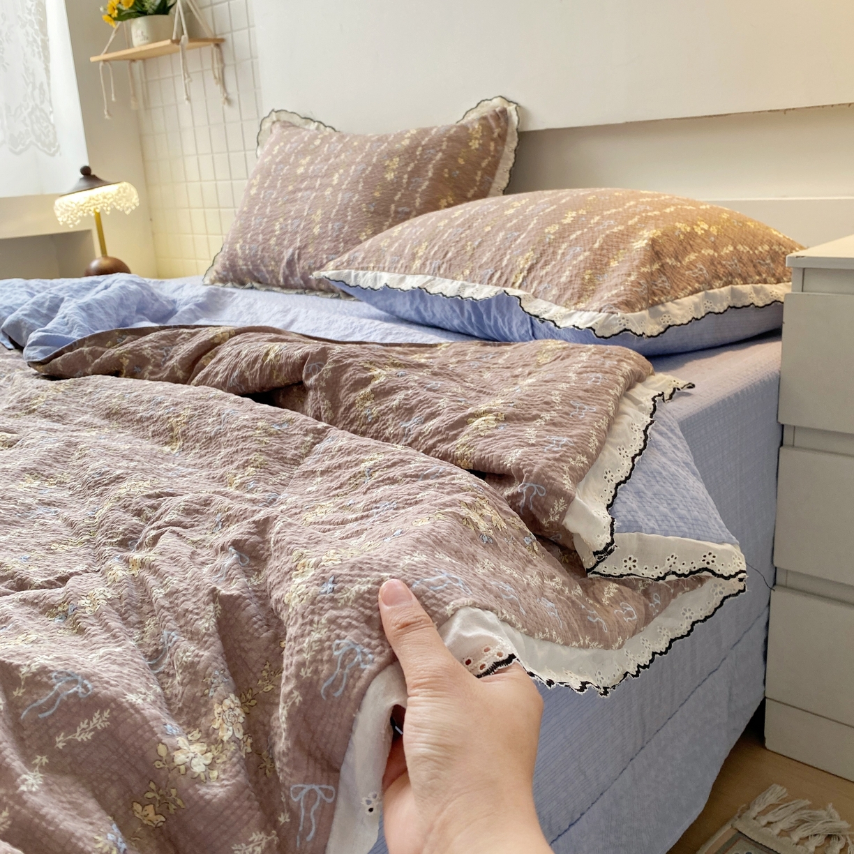 91家纺网 家纺一手货源 找家纺 恋尚羽家纺 2026新款韩版夏凉被空调被夏凉被四件套 情人节咖