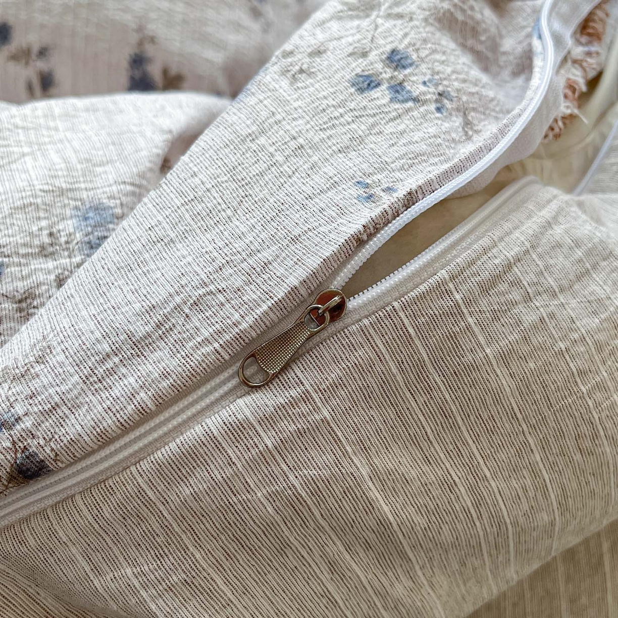 91家纺网 家纺一手货源 找家纺 蓝极人 2026新款色织水洗麻印花四件套 小兰花茶