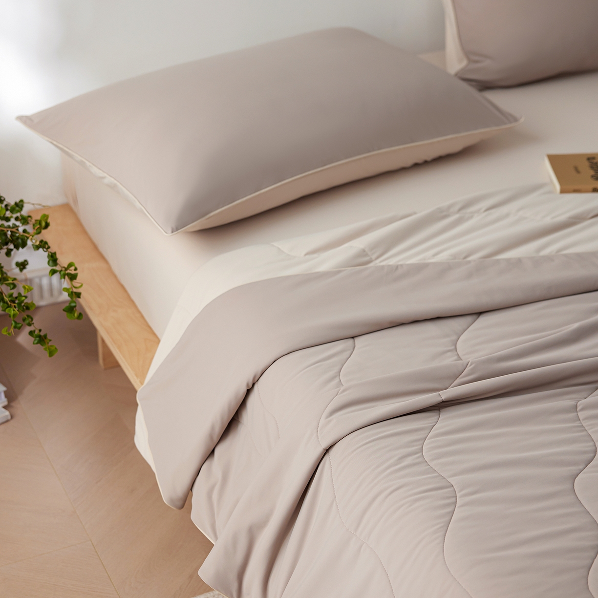 91家纺网 家纺一手货源 找家纺 丽笙被芯 2026新款奶皮冷感夏被夏凉被空调被 焦糖咖