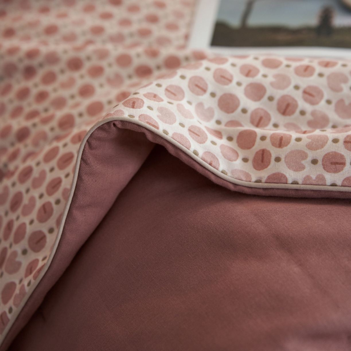 91家纺网 家纺一手货源 找家纺 丽笙被芯 2026新款全棉双层纱印花夏被夏凉被空调被 咖啡豆