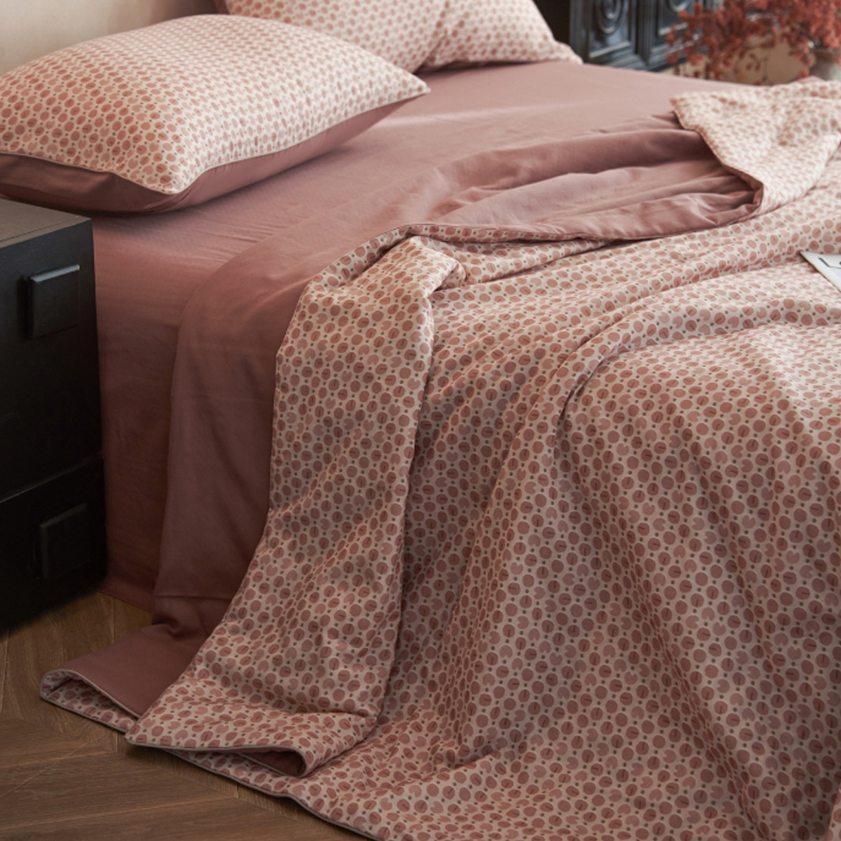 91家纺网 家纺一手货源 找家纺 丽笙被芯 2026新款全棉双层纱印花夏被夏凉被空调被 咖啡豆