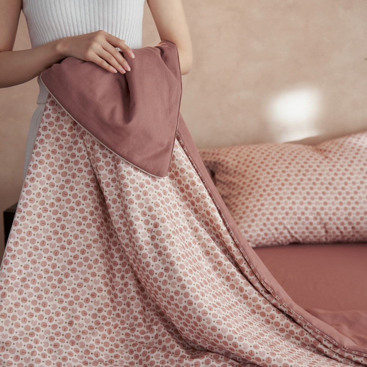 91家纺网 家纺一手货源 找家纺 丽笙被芯 2026新款全棉双层纱印花夏被夏凉被空调被 咖啡豆