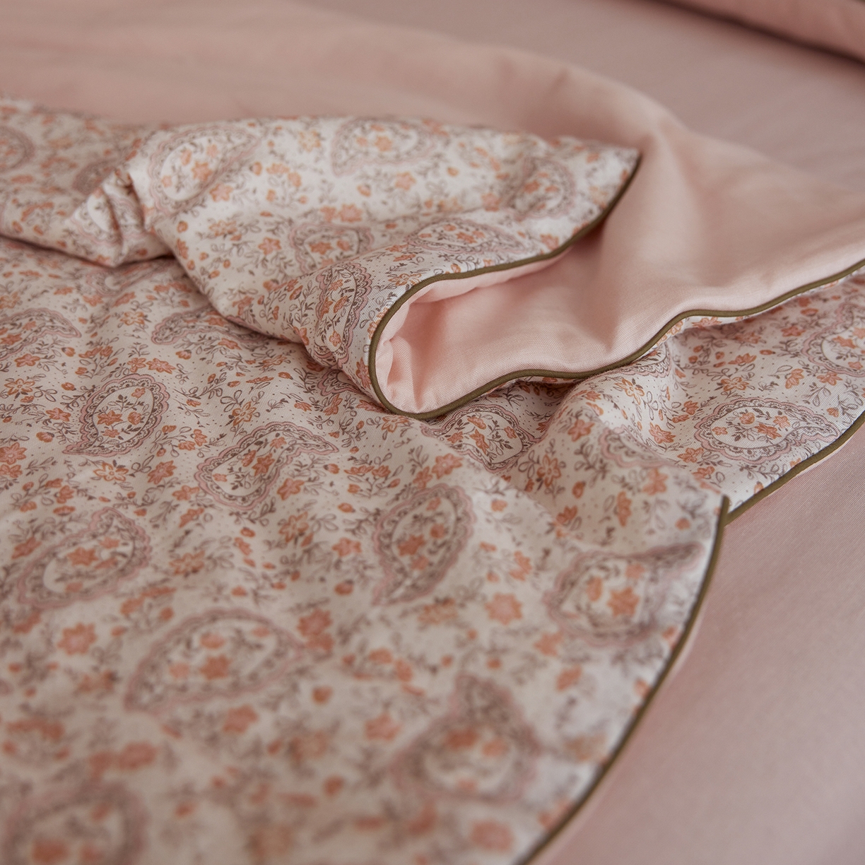 91家纺网 家纺一手货源 找家纺 丽笙被芯 2026新款全棉双层纱印花夏被夏凉被空调被 拉舍尔浅粉