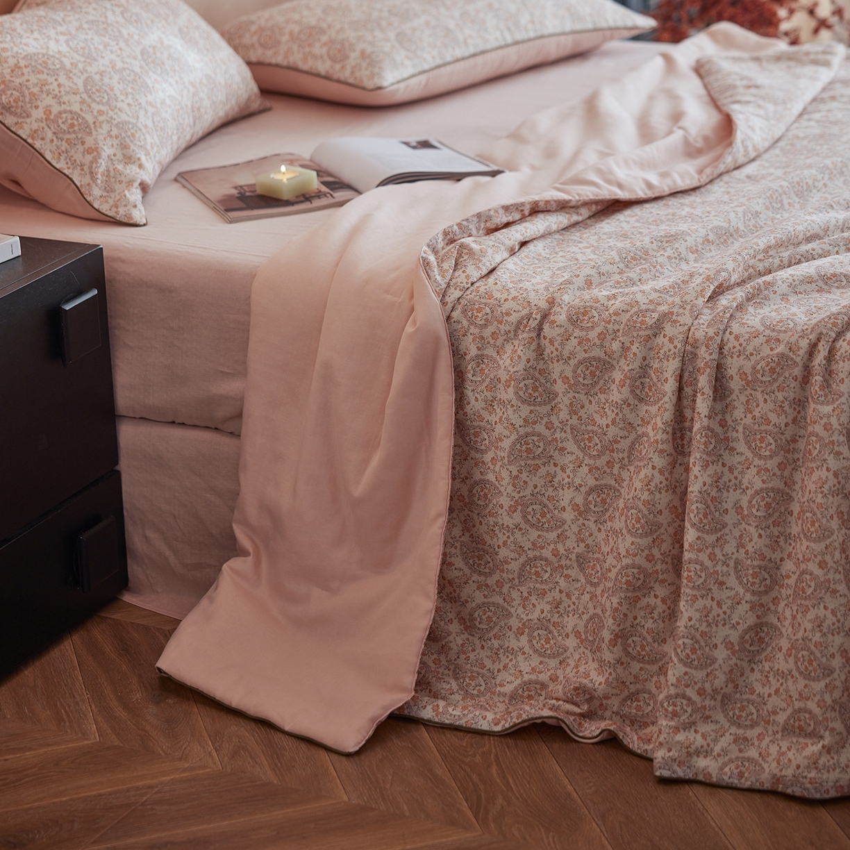 91家纺网 家纺一手货源 找家纺 丽笙被芯 2026新款全棉双层纱印花夏被夏凉被空调被 拉舍尔浅粉