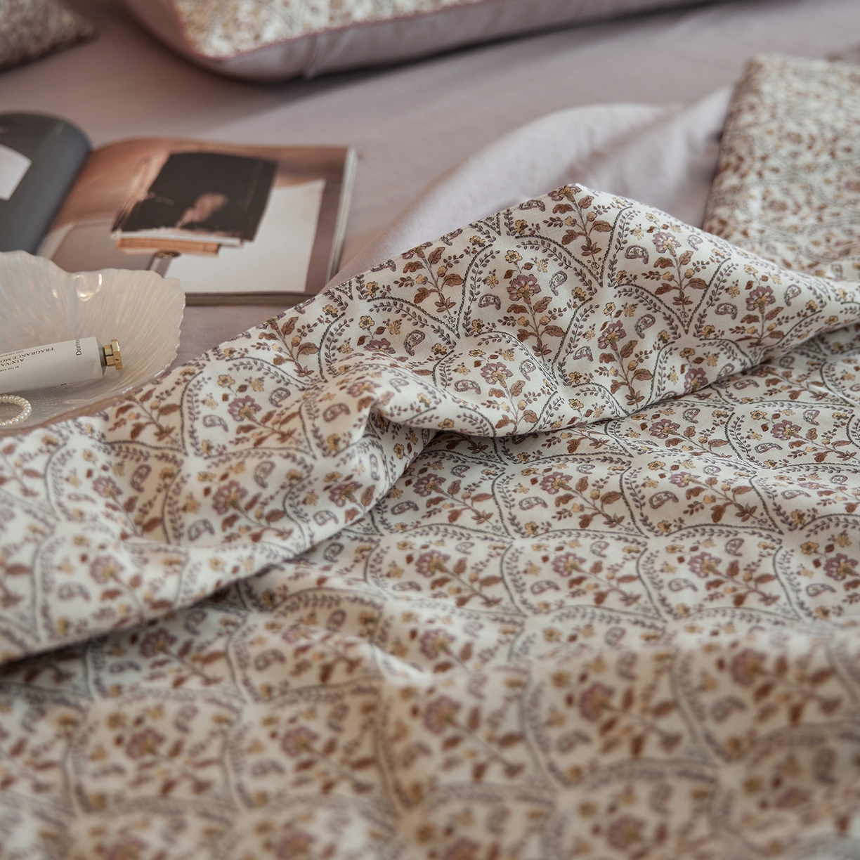 91家纺网 家纺一手货源 找家纺 丽笙被芯 2026新款全棉双层纱印花夏被夏凉被空调被 铃兰花语-紫