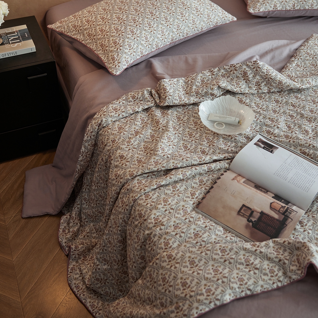 91家纺网 家纺一手货源 找家纺 丽笙被芯 2026新款全棉双层纱印花夏被夏凉被空调被 铃兰花语-紫