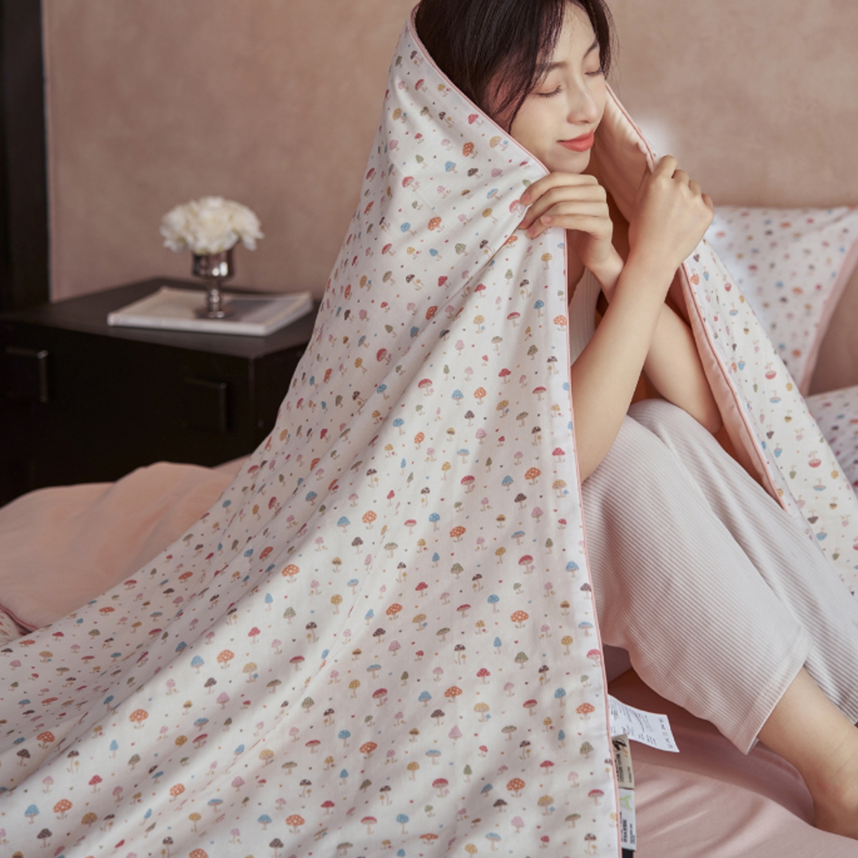 91家纺网 家纺一手货源 找家纺 丽笙被芯 2026新款全棉双层纱印花夏被夏凉被空调被 毛菇菇