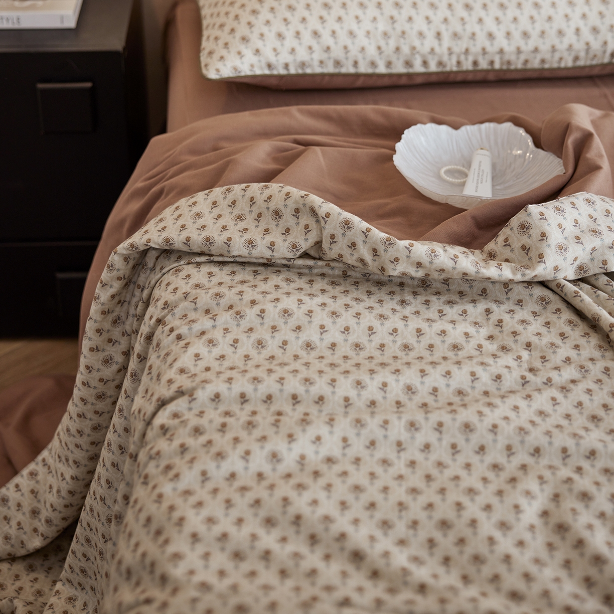 91家纺网 家纺一手货源 找家纺 丽笙被芯 2026新款全棉双层纱印花夏被夏凉被空调被 郁金香