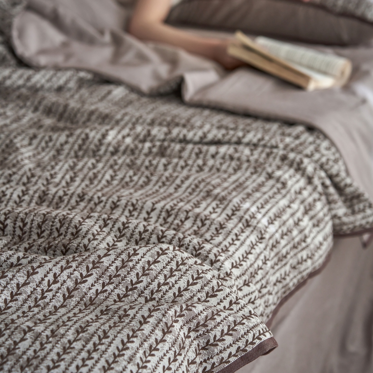 91家纺网 家纺一手货源 找家纺 丽笙被芯 2026新款全棉水洗色织提花PCM温控夏被夏凉被空调被 迦南