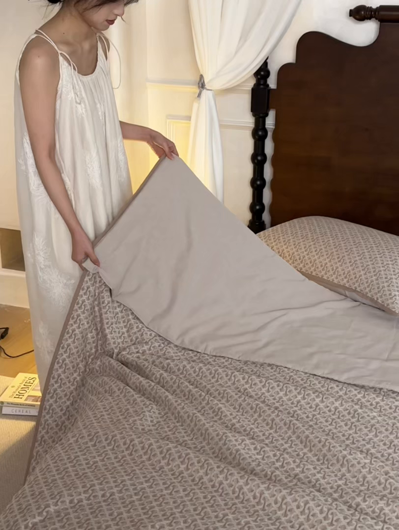 91家纺网 家纺一手货源 找家纺 丽笙被芯 2026新款全棉水洗色织提花PCM温控夏被夏凉被空调被 知陌