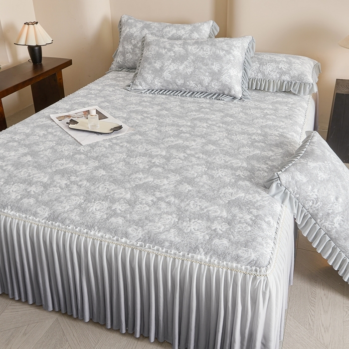 91家纺网 家纺一手货源 找家纺 诺梵家纺 2026新款PE冰豆豆冰丝凉席床裙款-玫瑰系列 灰玫瑰