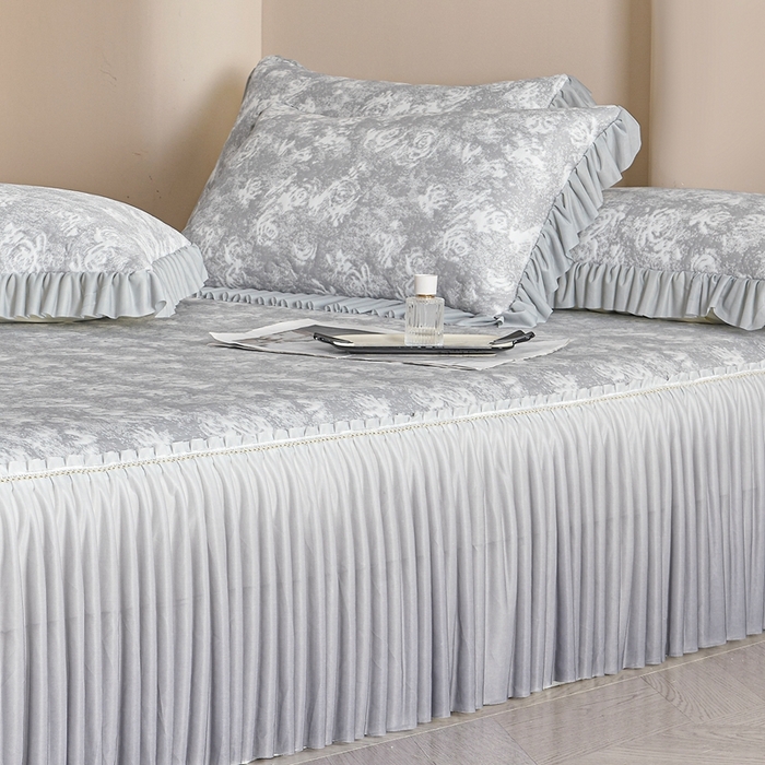 91家纺网 家纺一手货源 找家纺 诺梵家纺 2026新款PE冰豆豆冰丝凉席床裙款-玫瑰系列 灰玫瑰