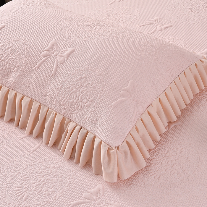 91家纺网 家纺一手货源 找家纺 诺梵家纺 2026新款 pe 乙纶立体提花凉豆豆席凉席床裙款【控价1.5米119 ；1.8米129；2.0米139】花蝶相拥-粉