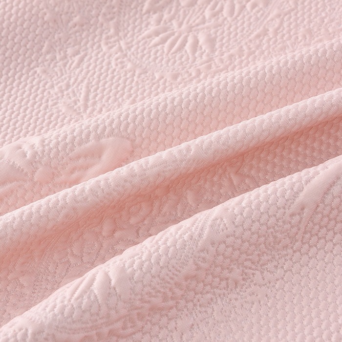 91家纺网 家纺一手货源 找家纺 诺梵家纺 2026新款 pe 乙纶立体提花凉豆豆席凉席床裙款【控价1.5米119 ；1.8米129；2.0米139】花蝶相拥-粉