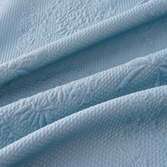 91家纺网 家纺一手货源 找家纺 诺梵家纺 2026新款 pe 乙纶立体提花凉豆豆席凉席床裙款【控价1.5米119 ；1.8米129；2.0米139】花蝶相拥-蓝