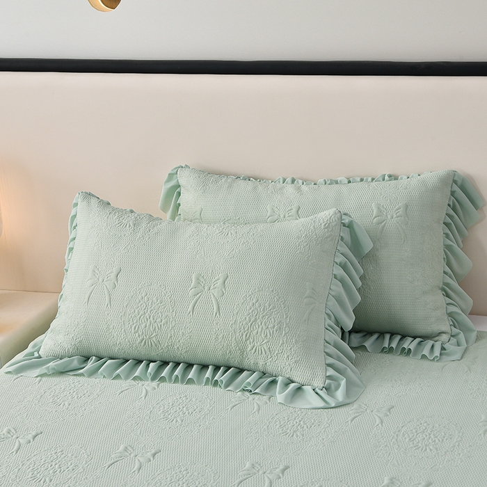 91家纺网 家纺一手货源 找家纺 诺梵家纺 2026新款 pe 乙纶立体提花凉豆豆席凉席床裙款【控价1.5米119 ；1.8米129；2.0米139】花蝶相拥-绿