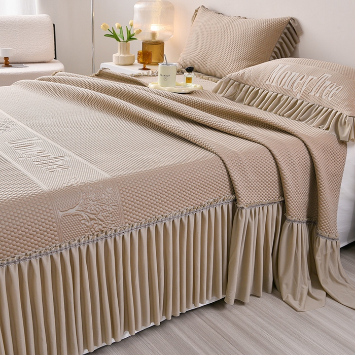 91家纺网 家纺一手货源 找家纺 诺梵家纺 2026新款 pe 乙纶立体提花凉豆豆席凉席床裙款【控价1.5米119 ；1.8米129；2.0米139】金钱树深咖