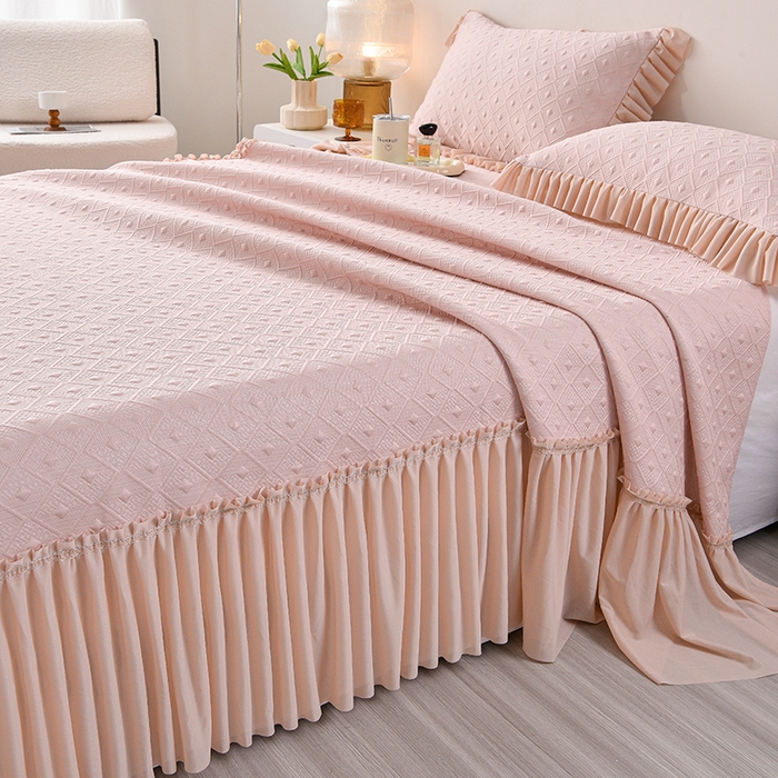 91家纺网 家纺一手货源 找家纺 诺梵家纺 2026新款 pe 乙纶立体提花凉豆豆席凉席床裙款【控价1.5米119 ；1.8米129；2.0米139】时尚空间-粉