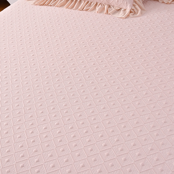 91家纺网 家纺一手货源 找家纺 诺梵家纺 2026新款 pe 乙纶立体提花凉豆豆席凉席床裙款【控价1.5米119 ；1.8米129；2.0米139】时尚空间-粉