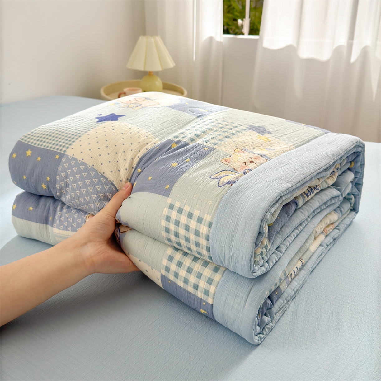 91家纺网 家纺一手货源 找家纺 晓时候 2026双层纱印花夏被四件套新疆棉花被可机洗夏凉被空调被夏季被子 蓝色泡芙狗