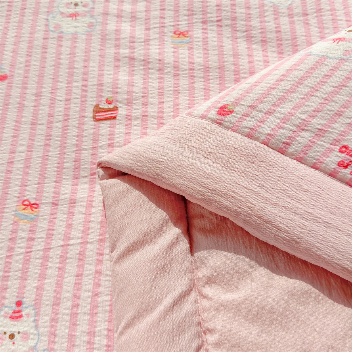 91家纺网 家纺一手货源 找家纺 晓时候 2026双层纱印花夏被四件套新疆棉花被可机洗夏凉被空调被夏季被子 甜甜西高地