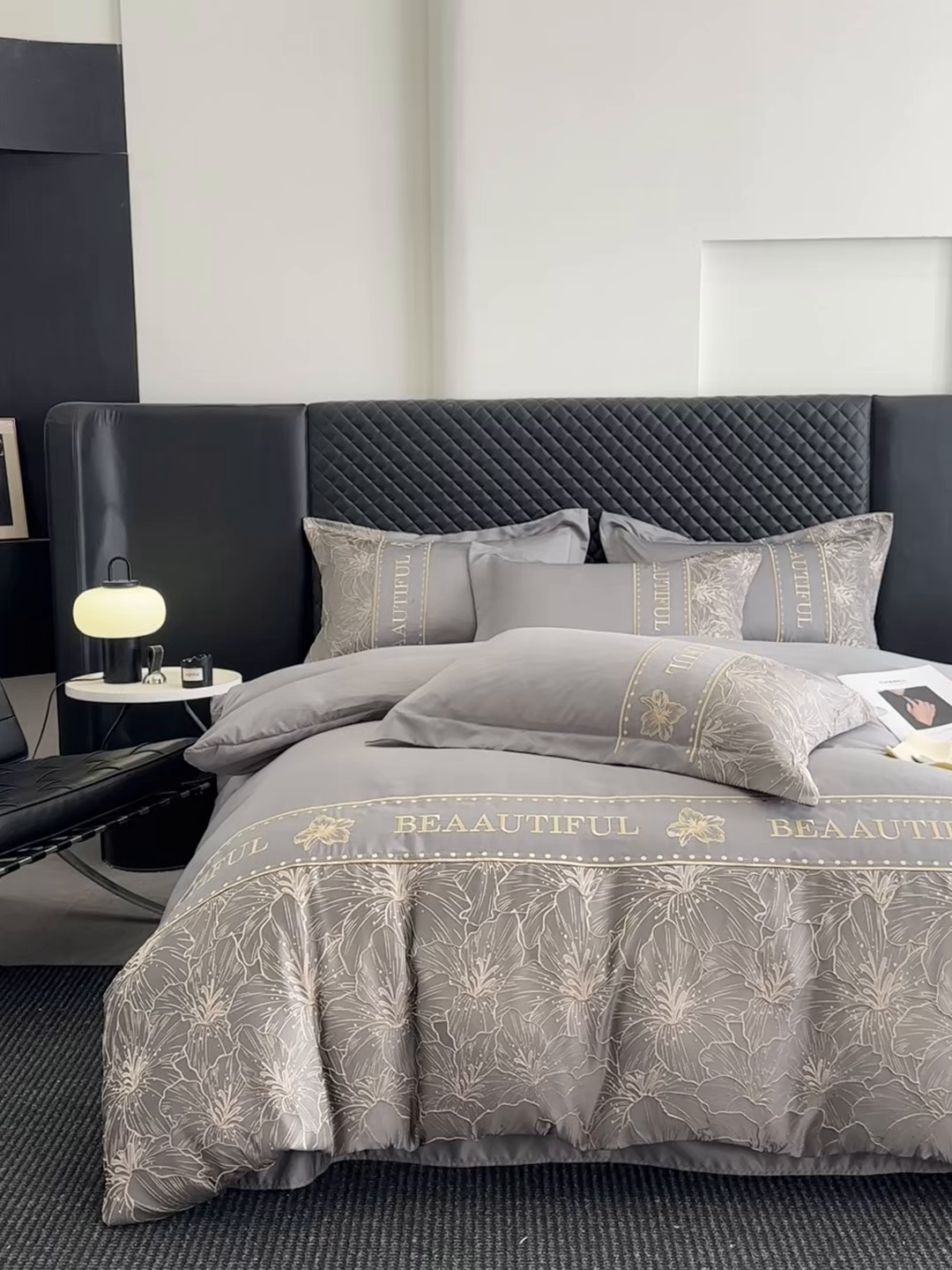 91家纺网 家纺一手货源 找家纺 首尔家纺 2026新款金丝立体浮雕提花水洗真丝天丝四件套 百合-深灰