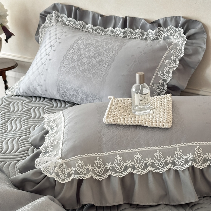 91家纺网 家纺一手货源 找家纺 首尔家纺 2026新款花边蕾丝提花水洗真丝天丝四件套 浮生若梦-浅云灰