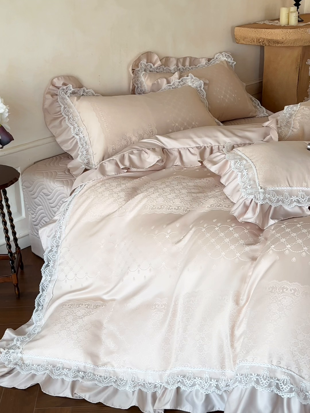 91家纺网 家纺一手货源 找家纺 （总）首尔家纺 2026新款花边蕾丝提花水洗真丝天丝床盖款四件套