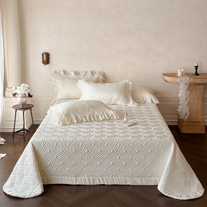 91家纺网 家纺一手货源 找家纺 首尔家纺 2026新款花边蕾丝提花水洗真丝天丝床盖款四件套 浮生若梦-米白