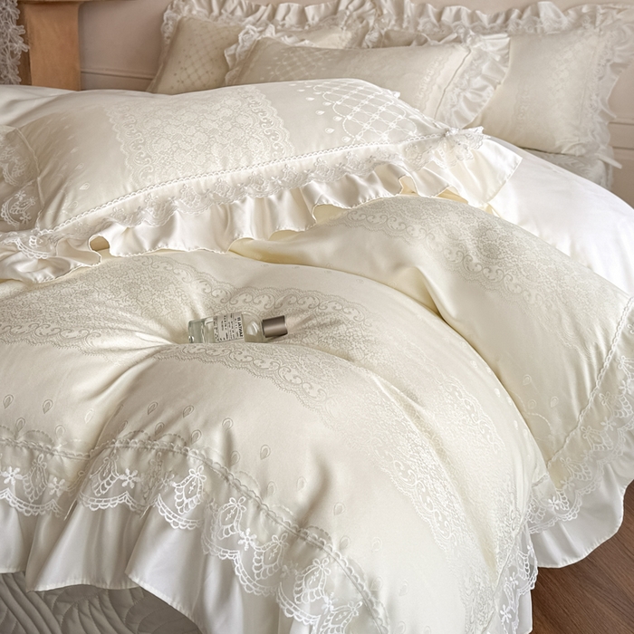 91家纺网 家纺一手货源 找家纺 首尔家纺 2026新款花边蕾丝提花水洗真丝天丝床盖款四件套 浮生若梦-米白