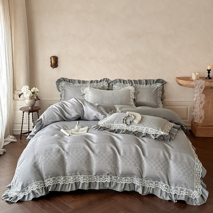 91家纺网 家纺一手货源 找家纺 首尔家纺 2026新款花边蕾丝提花水洗真丝天丝床盖款四件套 浮生若梦-浅云灰