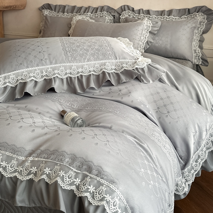 91家纺网 家纺一手货源 找家纺 首尔家纺 2026新款花边蕾丝提花水洗真丝天丝床盖款四件套 浮生若梦-浅云灰