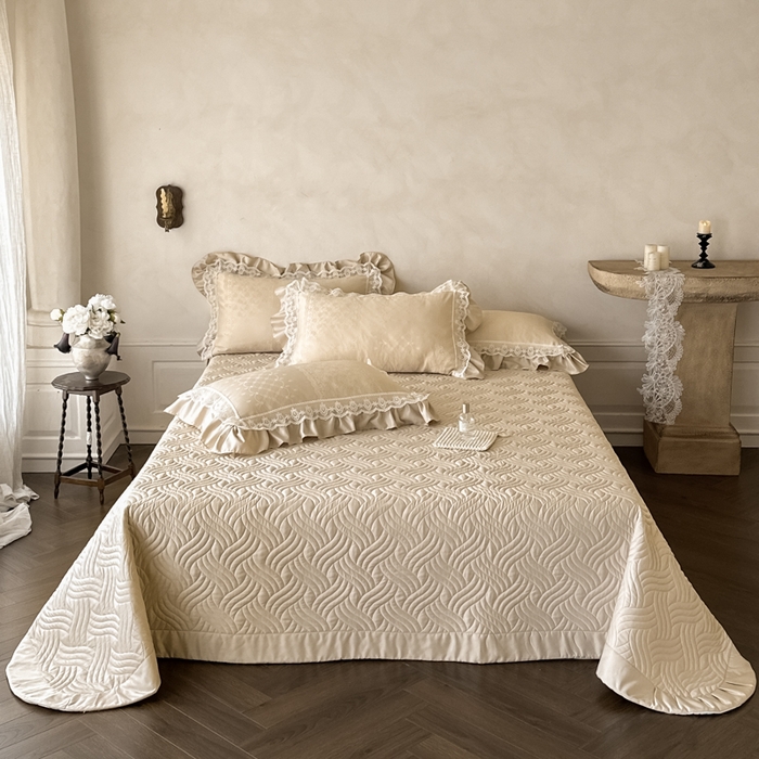 91家纺网 家纺一手货源 找家纺 首尔家纺 2026新款花边蕾丝提花水洗真丝天丝床盖款四件套 浮生若梦-香槟