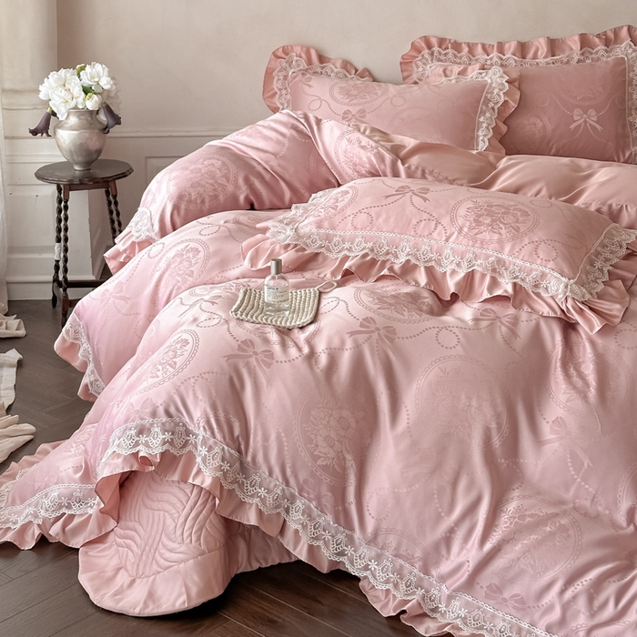 91家纺网 家纺一手货源 找家纺 首尔家纺 2026新款花边蕾丝提花水洗真丝天丝床盖款四件套 秘境-粉豆沙