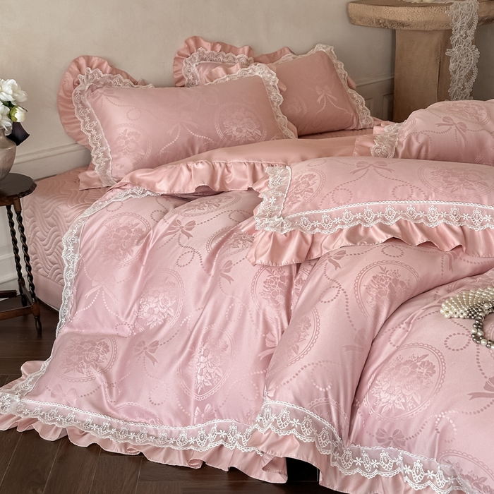 91家纺网 家纺一手货源 找家纺 首尔家纺 2026新款花边蕾丝提花水洗真丝天丝床盖款四件套 秘境-粉豆沙