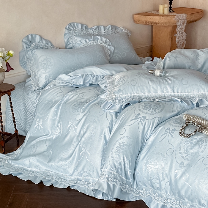 91家纺网 家纺一手货源 找家纺 首尔家纺 2026新款花边蕾丝提花水洗真丝天丝床盖款四件套 秘境-天蓝