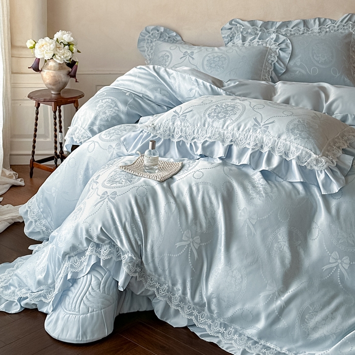 91家纺网 家纺一手货源 找家纺 首尔家纺 2026新款花边蕾丝提花水洗真丝天丝床盖款四件套 秘境-天蓝