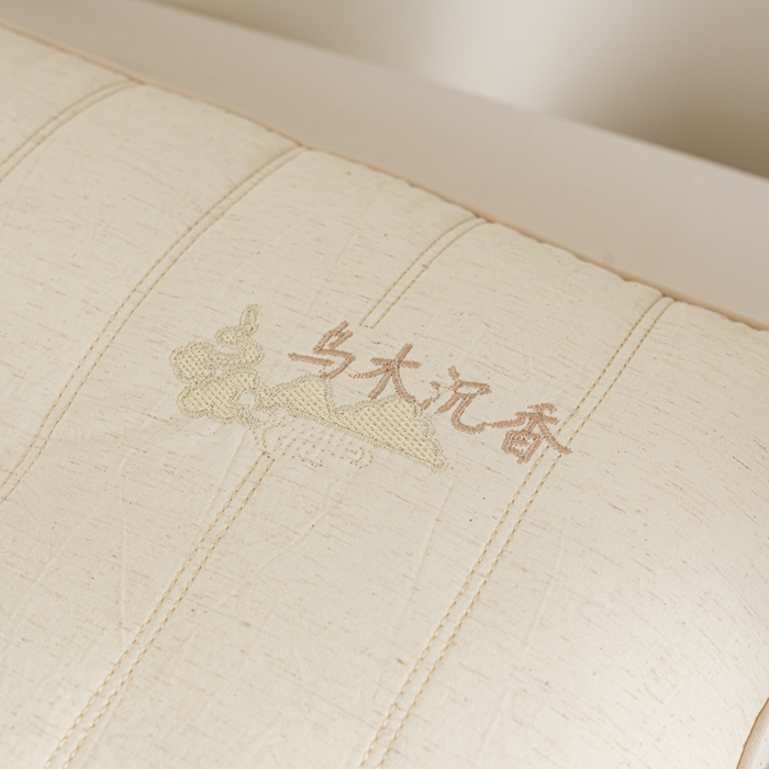 91家纺网 家纺一手货源 找家纺 （总）昕科 2026新款亚麻乌木沉香蚕丝牵引枕沉香包气味颈椎枕芯棉麻枕头