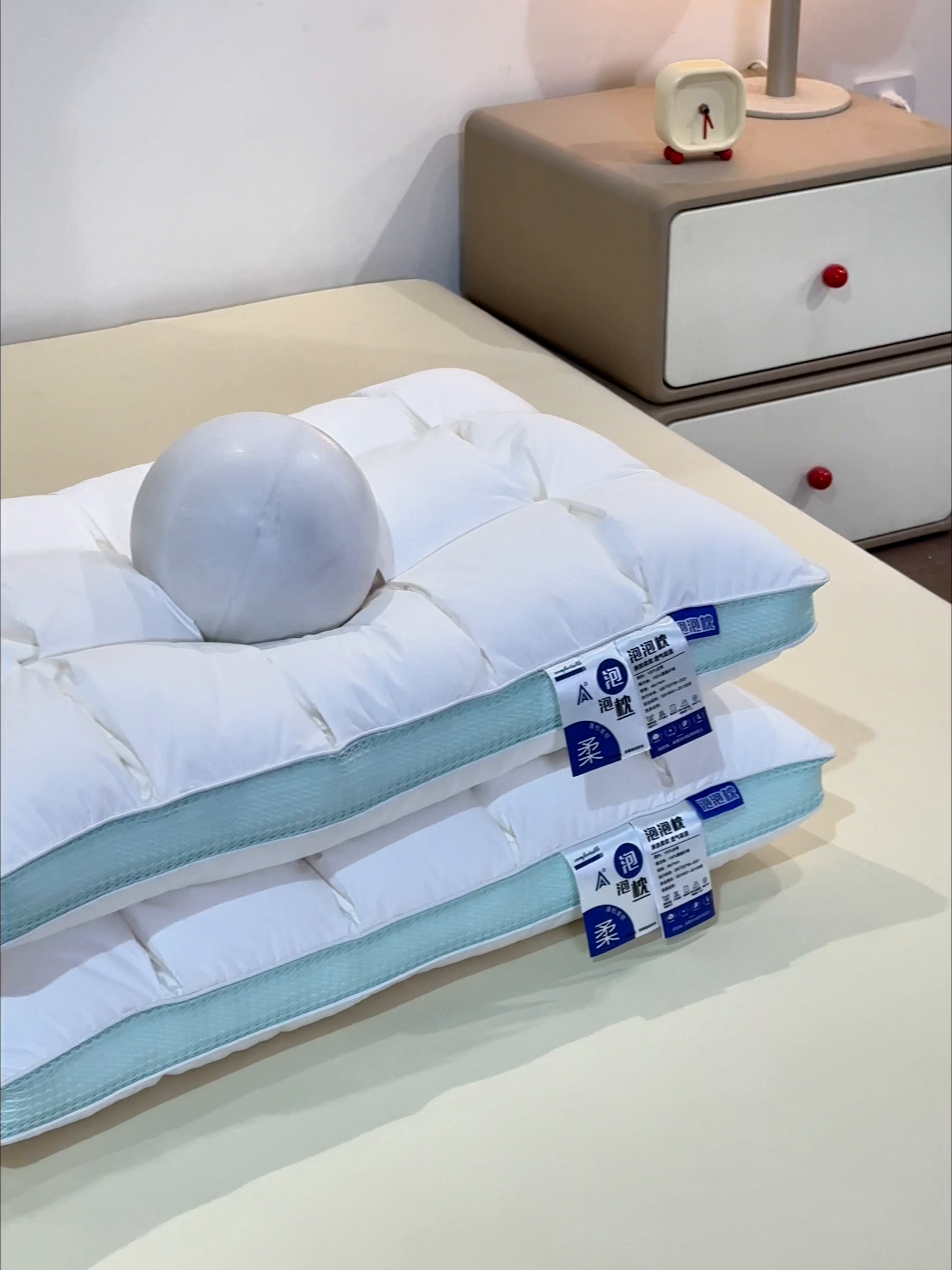 91家纺网 家纺一手货源 找家纺 （总）昕科 2026新款全棉立体绿泡泡枕-纯棉格子面包枕头枕芯