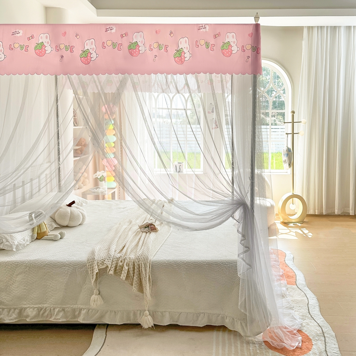 91家纺网 家纺一手货源 找家纺 永旺家纺 2026新款宫廷落地印花款蚊帐 草莓兔