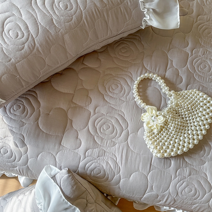 91家纺网 家纺一手货源 找家纺 网红馆（ck家纺） 2026春夏新款韩系巴黎纱夏被夏凉被空调被床盖四件套-曼塔玫瑰 曼塔玫瑰-灰色