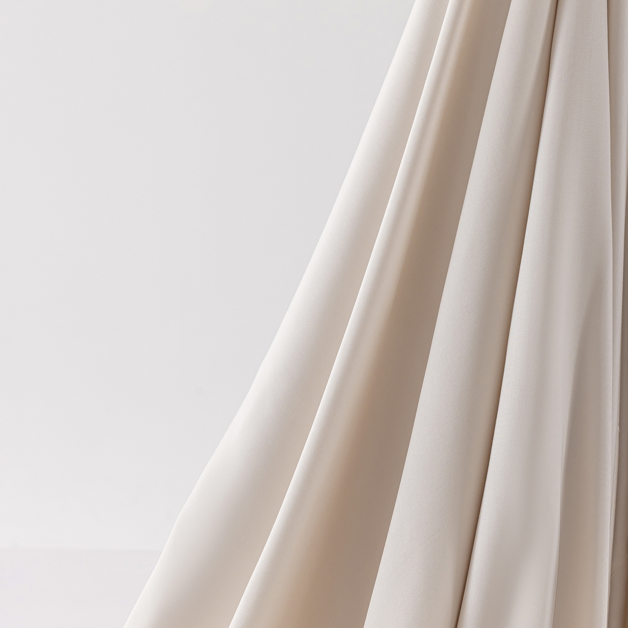 91家纺网 家纺一手货源 找家纺 轩和家居 2026新款竹浆纤维纯色单床笠系列 奶咖