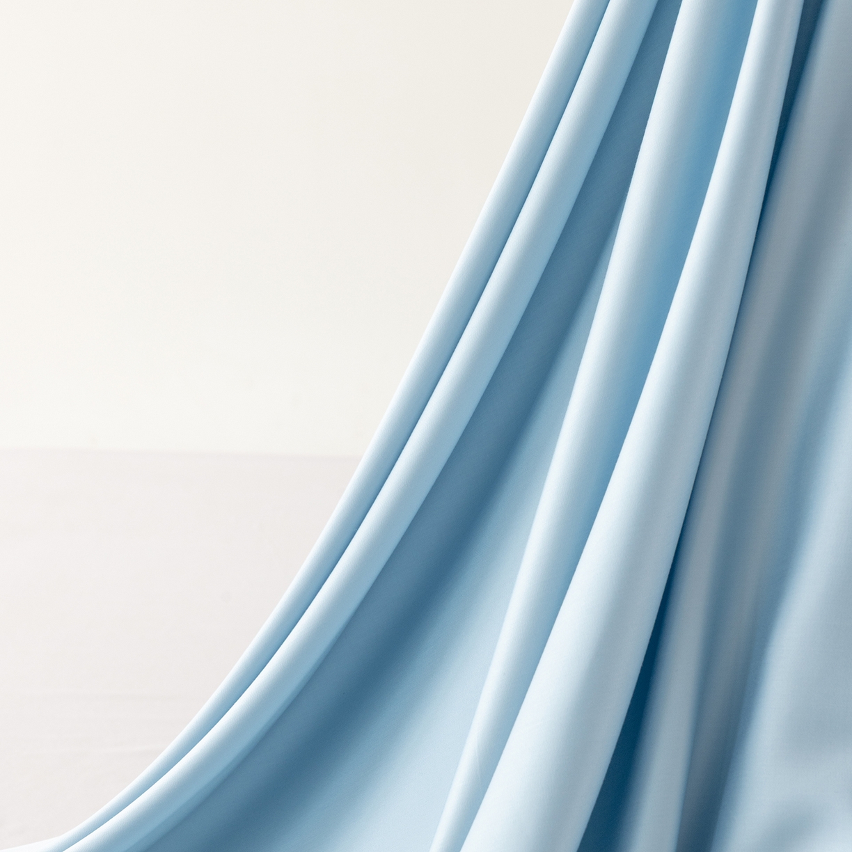 91家纺网 家纺一手货源 找家纺 轩和家居 2026新款竹浆纤维纯色单床笠系列 天蓝