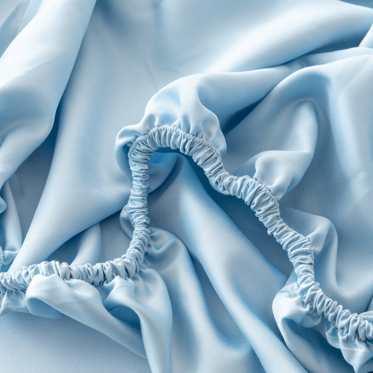 91家纺网 家纺一手货源 找家纺 轩和家居 2026新款竹浆纤维纯色单床笠系列 天蓝