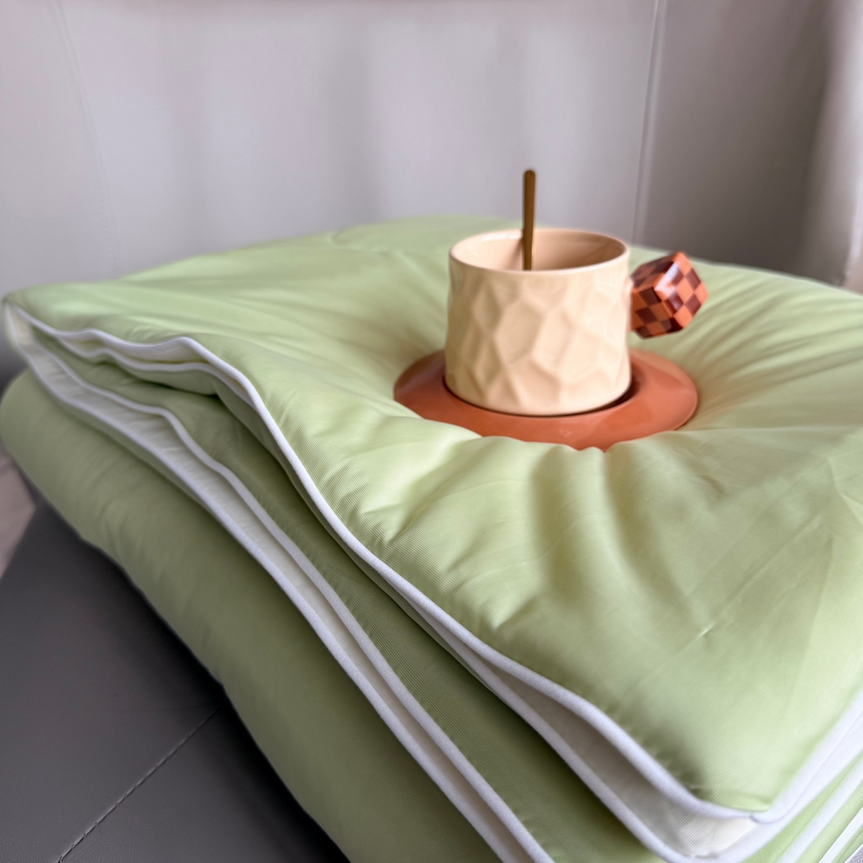 91家纺网 家纺一手货源 找家纺 莱豫家纺 2026春夏新款A类凉感小冰皮夏凉被夏被空调被 薄荷奶绿