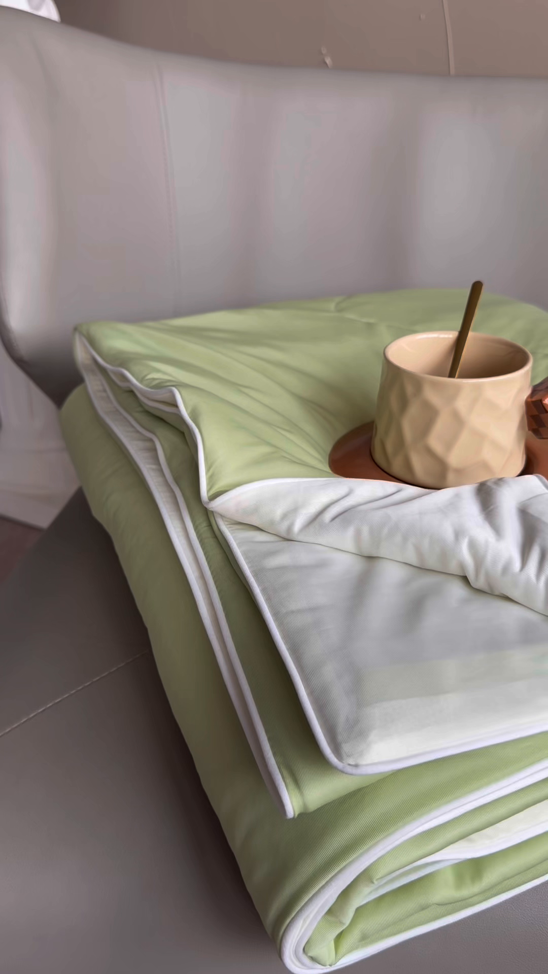 91家纺网 家纺一手货源 找家纺 莱豫家纺 2026春夏新款A类凉感小冰皮夏凉被夏被空调被 薄荷奶绿